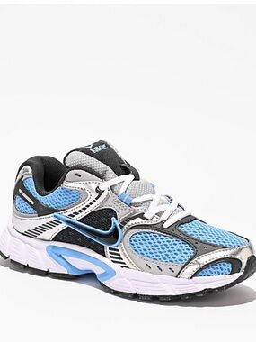 BRAND NEW NIKE V5 RNR